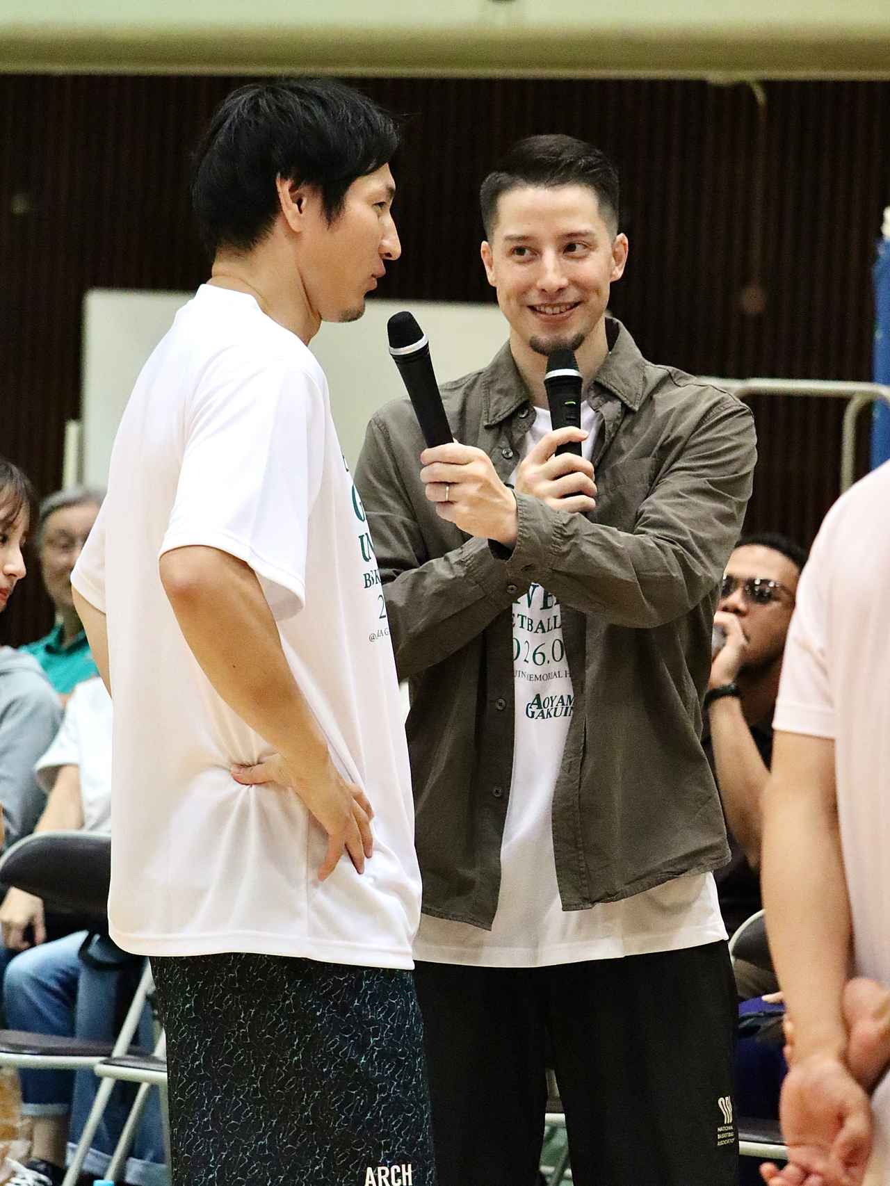 画像: 岡田優介氏もプレーを行い、また佐々木クリス氏はイベント全体の司会を担った　（C) 青山学院男子バスケットボール部