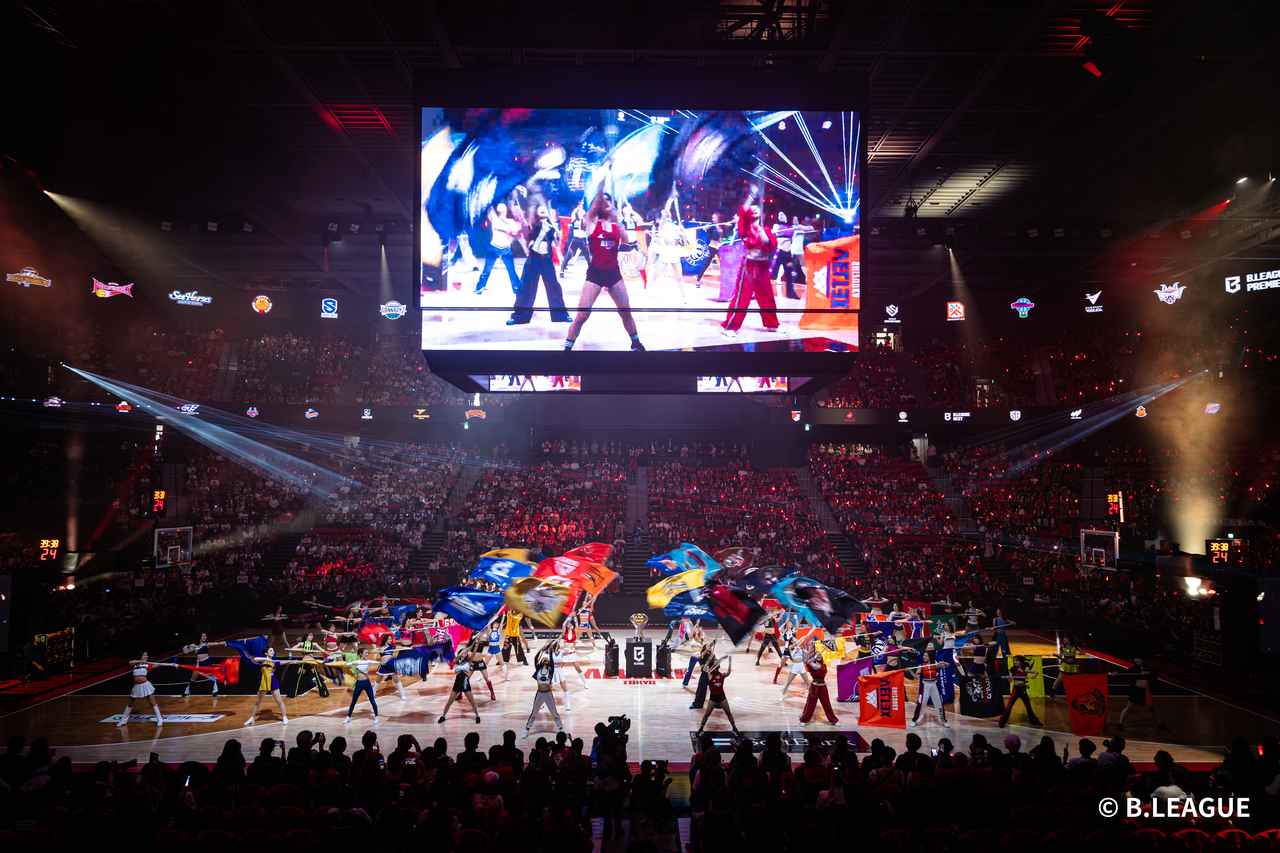 画像3: 10年ぶりの開幕カード。アリーナの光景は様変わり