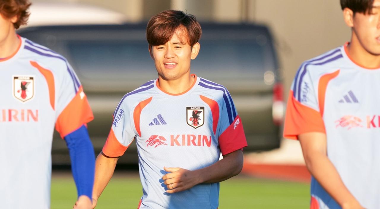 画像: 久保建英、日本代表で結婚指輪を披露!愛妻の福原遥さんが生観戦した代表戦では指輪をしていなかった『背景』 - Qoly-Sports&the Style