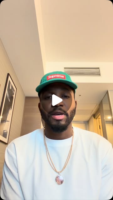 画像: Rodolfo Castro on Instagram: "Hola, mi nombre es Rodolfo Castro. Nunca he sido una persona que disfrute exponer su vida privada ni hacer videos para las redes sociales. Siempre he preferido que mi trabajo y mi desempeño como pelotero hablen por mí.Sin embargo, en esta ocasión me veo en la obligación de dirigirme a todos ustedes debido a una situación muy seria que estoy enfrentando en la República Dominicana.Actualmente existe una orden de arresto en mi contra relacionada con personas que, según entiendo, han intentado perjudicarme y hacerme daño."