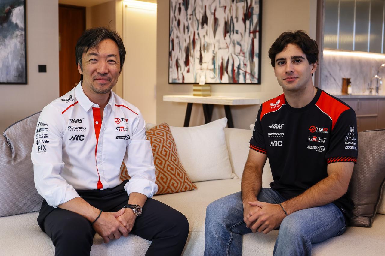 画像: 小松礼雄代表とラファエル・カマラ (C)TGRハースF1