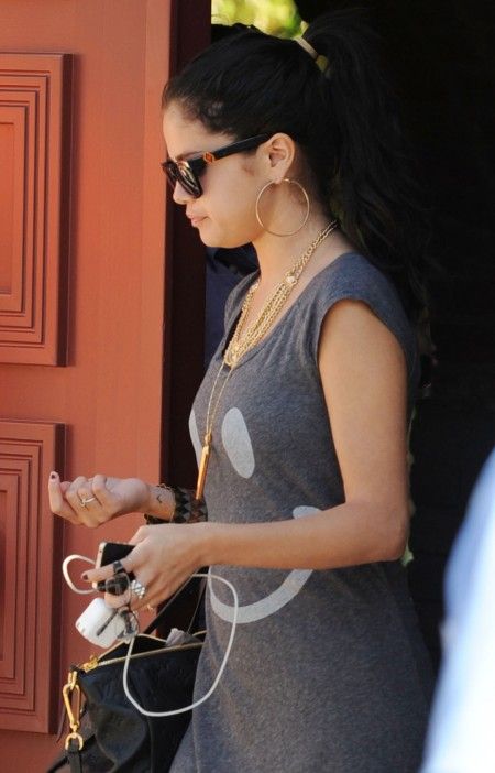 Selena Gomez shows off her 'J' ring and three other rings in Malibu! CA