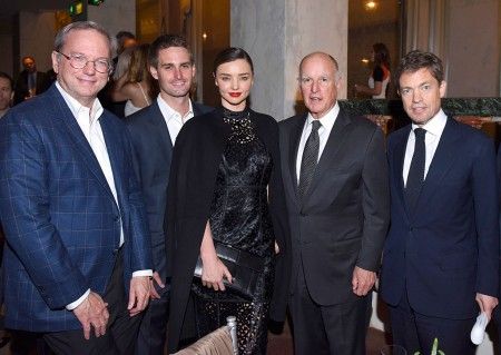 左から、グーグル元CEOエリック・シュミット、エヴァン、ミランダ、カリフォルニア州知事ジェリー・ブラウン、シンクタンク“ベルクグリューン・インスティテュート”創業者ニコラス・ベルクグリューン。