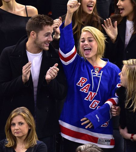 マーゴット・ロビー Celebrities Attend Arizona Coyotes Vs New York Rangers Game - February 26, 2015