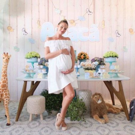 キャンディス・スワネポール Candice Swanepoel ベビーシャワー ファッション