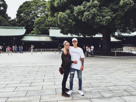 ジャスティン・ビーバー Justin Bieber ソフィア・リッチー Sofia Richie 来日 東京 観光 神社