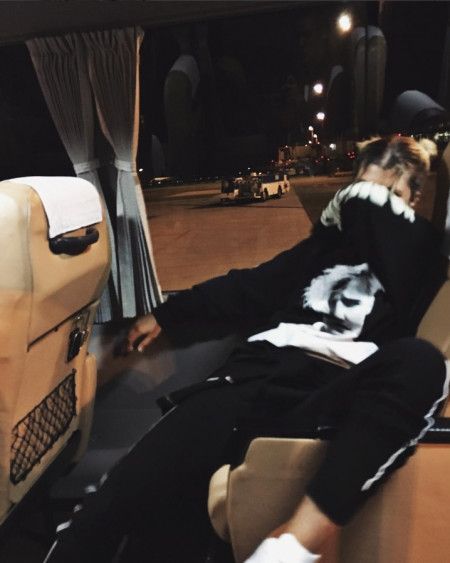 ソフィア・リッチー Sofia Richie ジャスティン・ビーバー Justin Bieber 空港 バス 来日 同伴