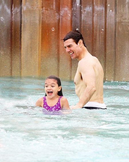 最後に確認されているトムとスリちゃんの写真。2012年にフロリダ州オーランドのディズニーランドのウォーター・パークに出かけた。