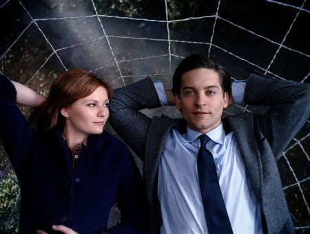 サム・ライミ版『スパイダーマン』のヒロインMJ役のキルスティン・ダンストと、スパイダーマン役のトビー・マグワイア。