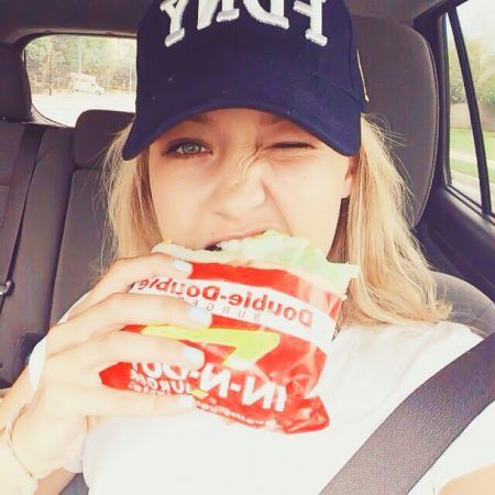 ジジ・ハディッド Gigi Hadid チートデイ ハンバーガー