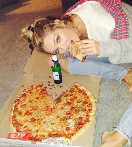 キャンディス・スワネポール Candice Swanepoel チートデイ ピザ