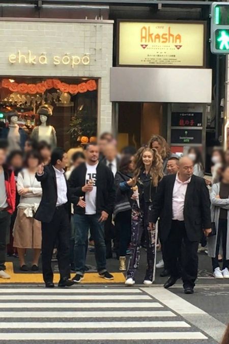ジジ・ハディッド Gigi Hadid 来日 原宿 渋谷 東京 日本 クレープ 初来日