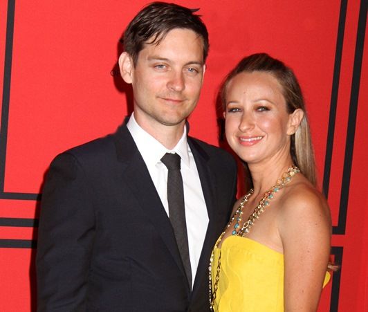 俳優のトビー・マグワイアとジュエリーデザイナーのジェニファー・メイヤー。
