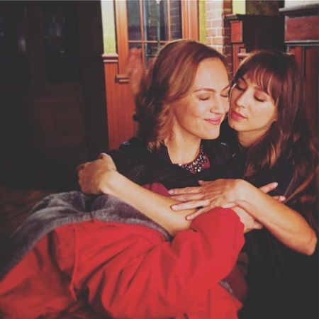 トローヤン・ベリサリオとレスリー・フェラ Troian Bellisario and Lesley Fera