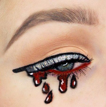 下まぶたに入れた赤ライナーがピッタリ。©idahmua