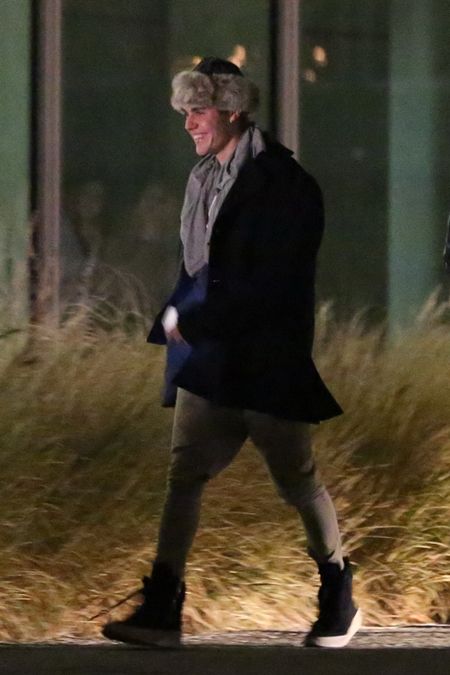 ジャスティン・ビーバー Justin Bieber プラハ ワールドツアー パーパスツアー 愛犬 エスター 女の子4人とクラブ コンサート後 サプライズコンサート ショッピングモール 屋上