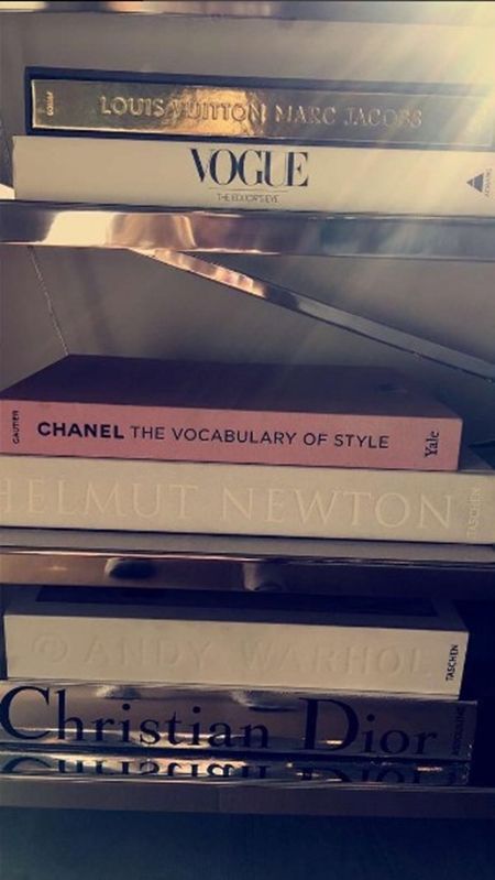 カイリー・ジェナー Kylie Jenner 6億円の豪邸 家 豪邸 インテリア 可愛い おしゃれ 本 ファッションブック