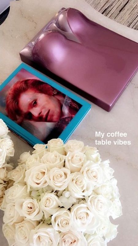 カイリー・ジェナー Kylie Jenner 6億円の豪邸 家 豪邸 インテリア 可愛い おしゃれ デヴィッド・ボウイ ナオミ・キャンベル 写真集
