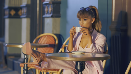 アリアナ・グランデ 香水 CM Ariana Grande