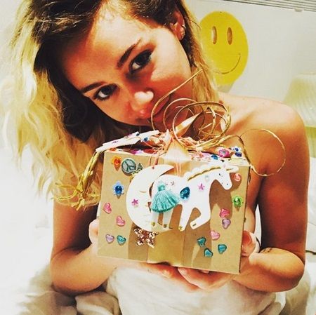 マイリー・サイラス Miley Cyrus 誕生日 恋人リアム・ヘムズワースからのサプライズプレゼント