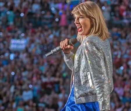 テイラー・スウィフト Taylor Swift 最も稼いだ30歳未満セレブ2016 収入