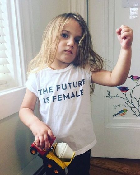 THE FUTURE IS FEMALE Otherwild 未来は女性あり フェミニストTシャツ