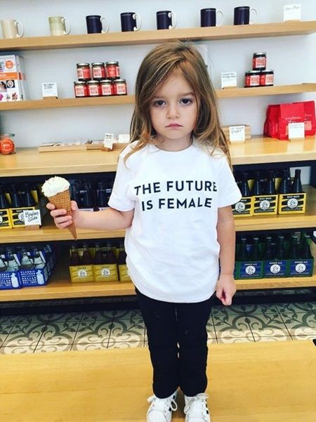 THE FUTURE IS FEMALE Otherwild 未来は女性あり フェミニストTシャツ