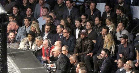 マドンナ Madonna ザック・エフロン Zac Efron UFC205 格闘技 マディソン・スクエア・ガーデン 観戦 手の甲にキス キス セルフィー